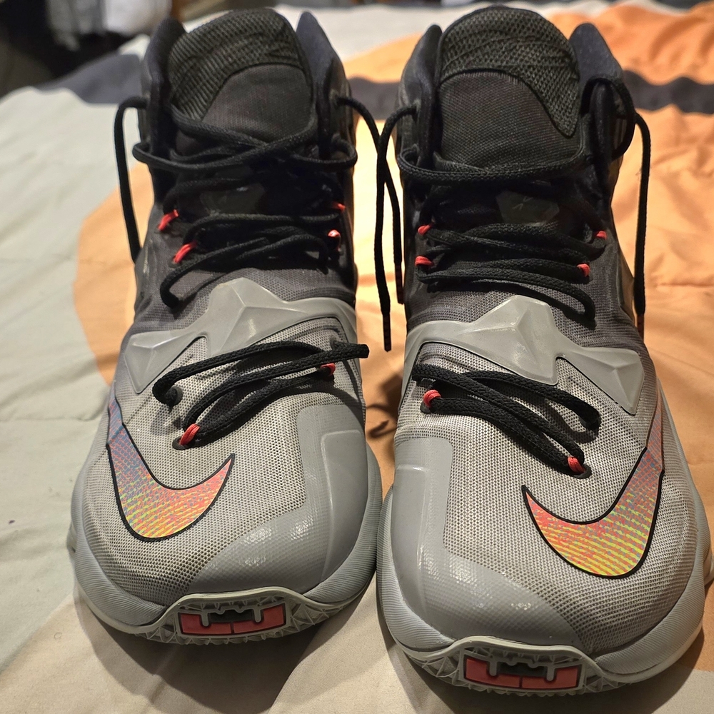 Nike Gray and Black Athletic Shoes - Picture 2 of 5
